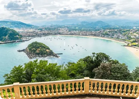 Panoramablick auf San Sebastián vom Monte Igueldo aus